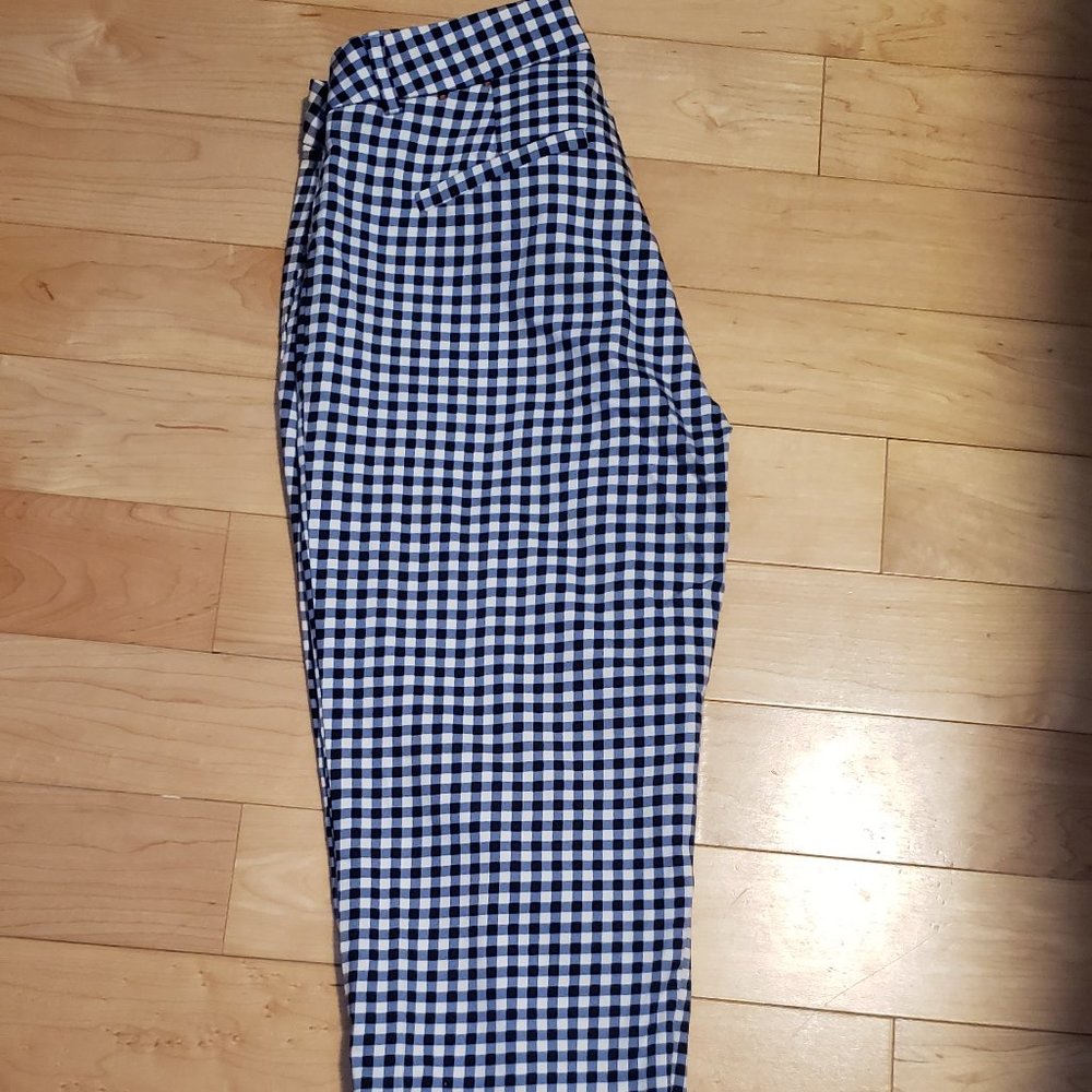 Checkered Cropped Pants - Picture 2 of 4